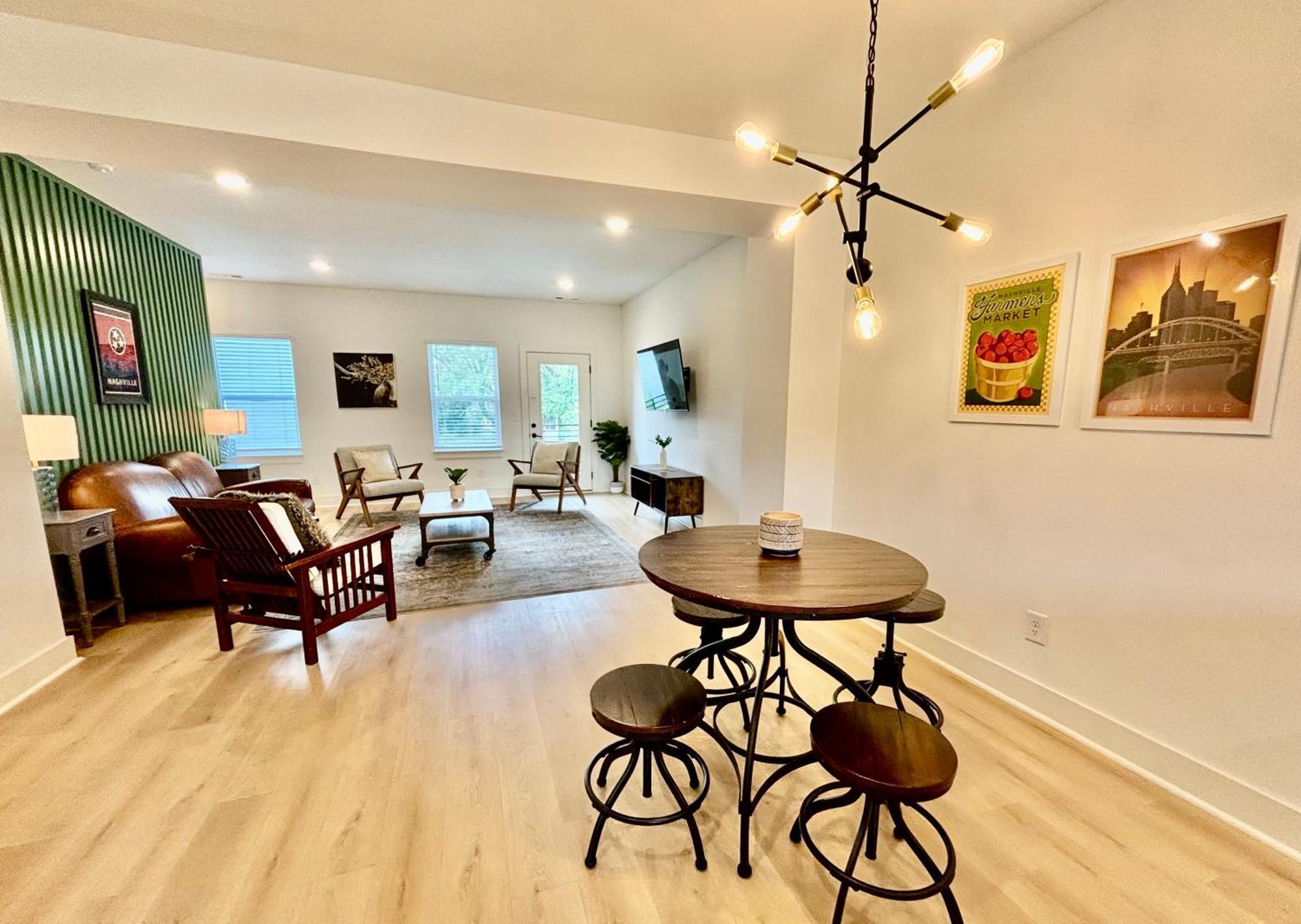 Holiday home Closetobroadwayairportoprymillsgameroom14